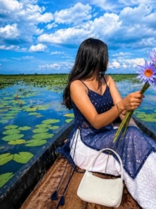 Boat Aesthetic AI Photo Editing Prompt by editprotip